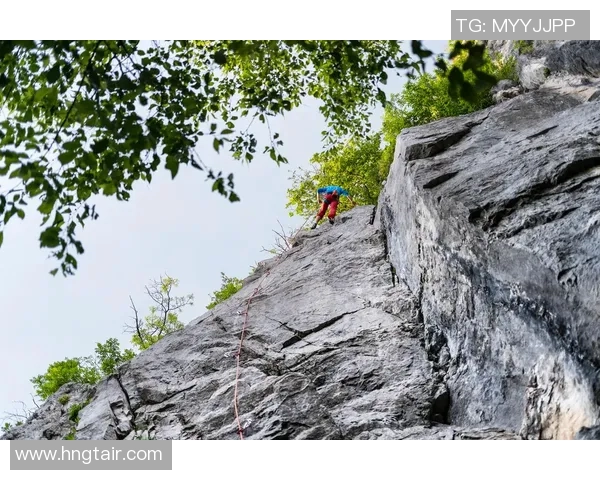 重庆攀岩队以73分稳居攀岩联赛积分榜首位展现强劲实力